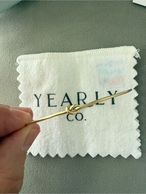 Yearly Co. Original Knot Bangle Thin Gold